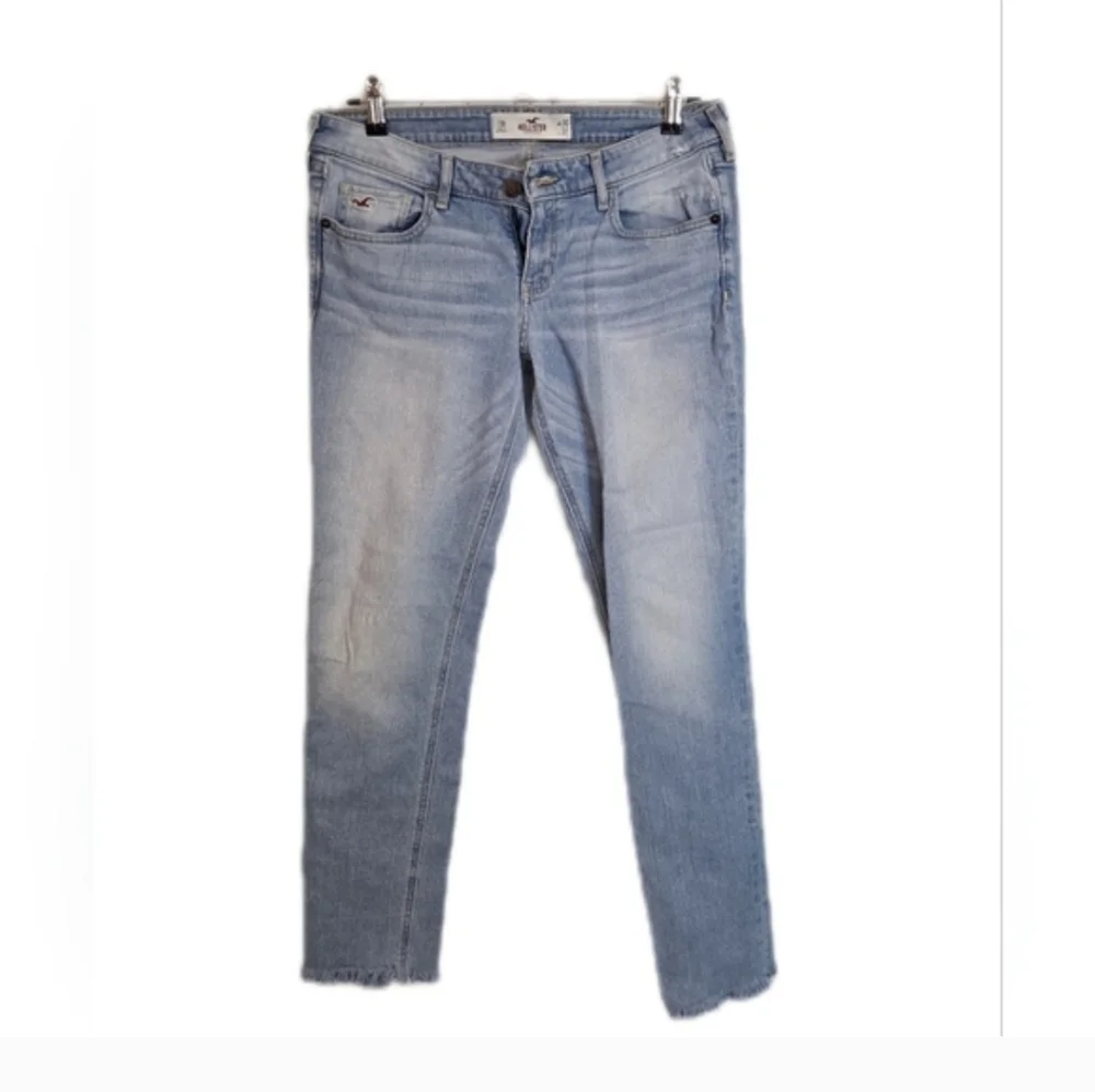 Hollister Women's Light Blue Jeans - Picture 8 of 8